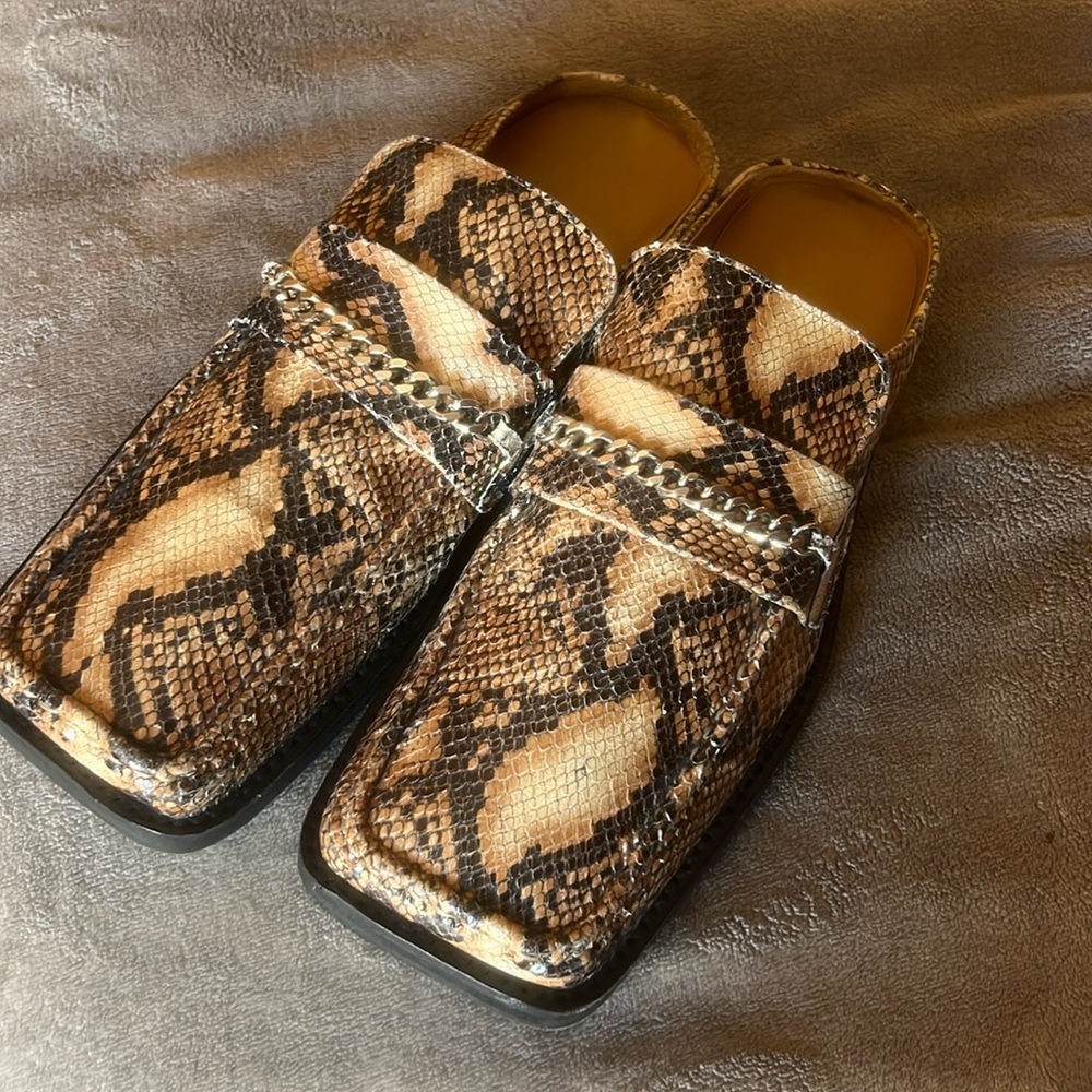 Martine Rose
MARTINE ROSE Square Toe Loafer Mules in Snakeskin